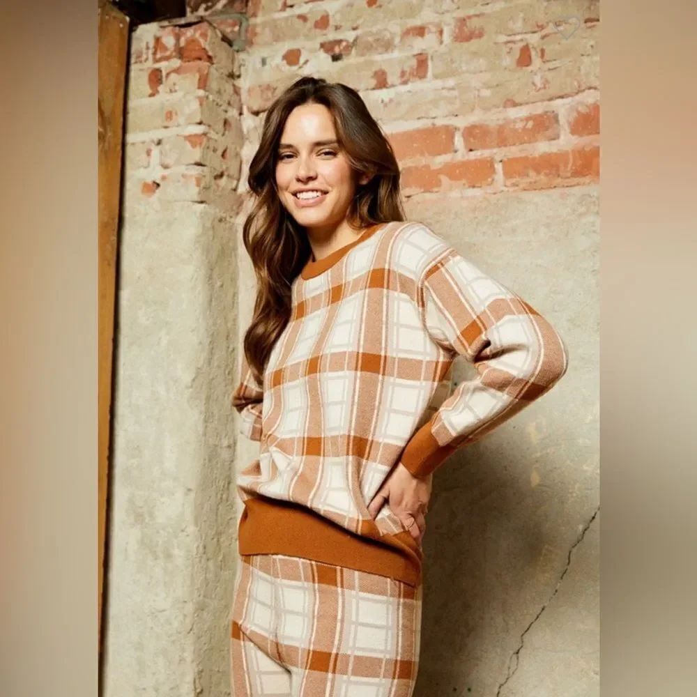 014. SOFT PLAID SWEATER - Picture 6 of 9